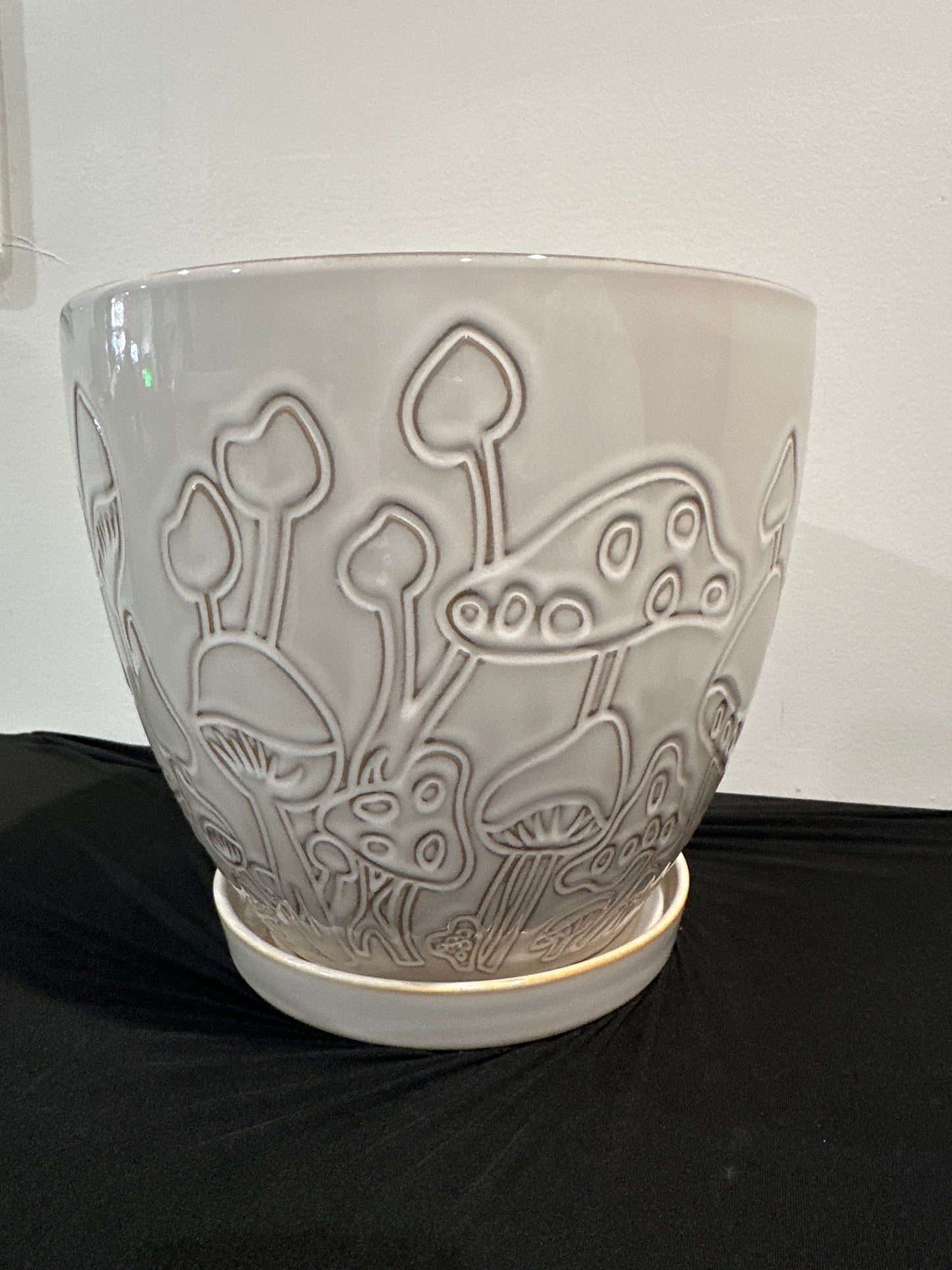 10” white mushroom print planter with attached saucer