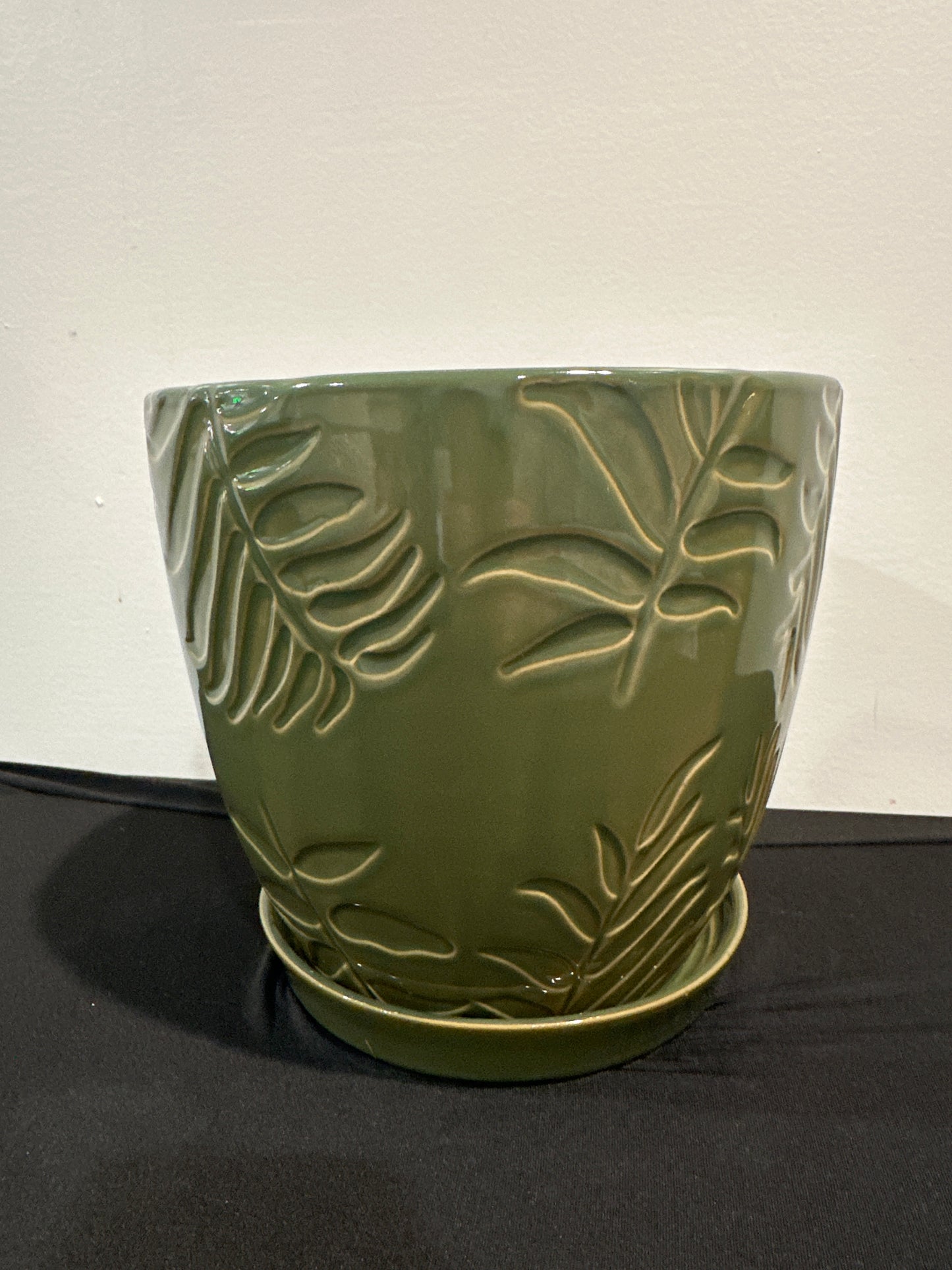 7.5” green leaf print ceramic planter with attached saucer
