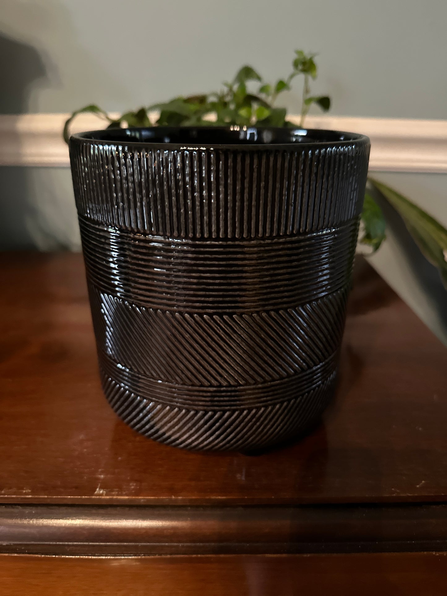 6" black textured planter
